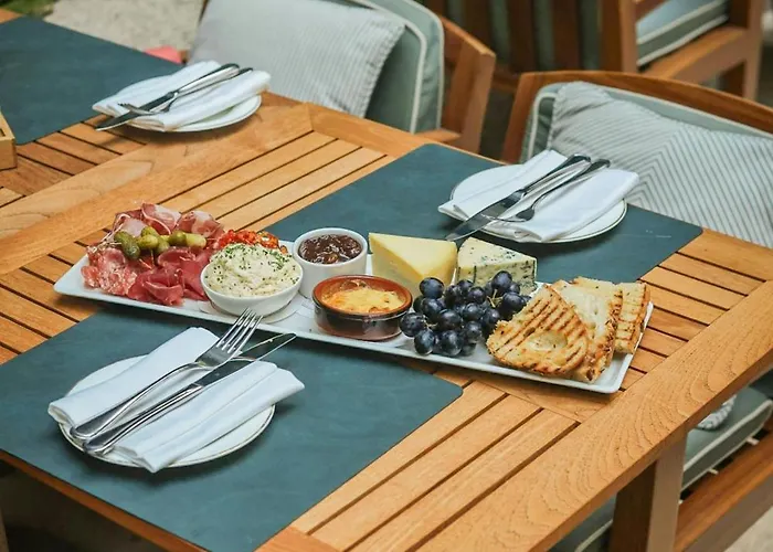 The Shelbourne, Autograph Collection 5*